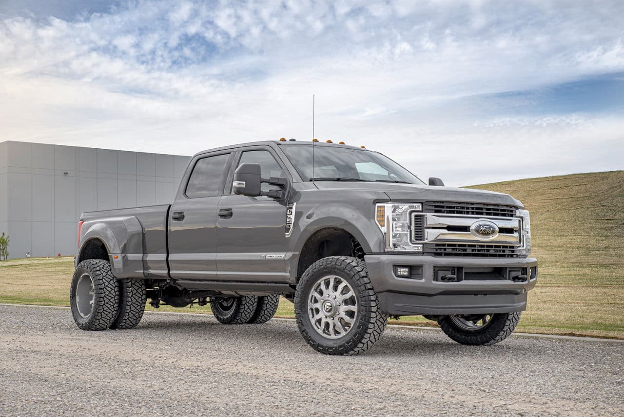Front view of 2019 Ford F350 Dually with dually wheels