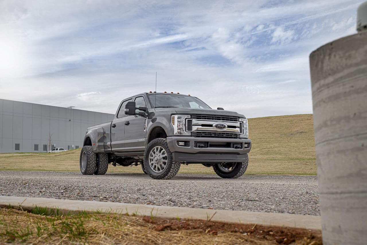 Side profile of 2019 Ford F350 Dually with dually wheels