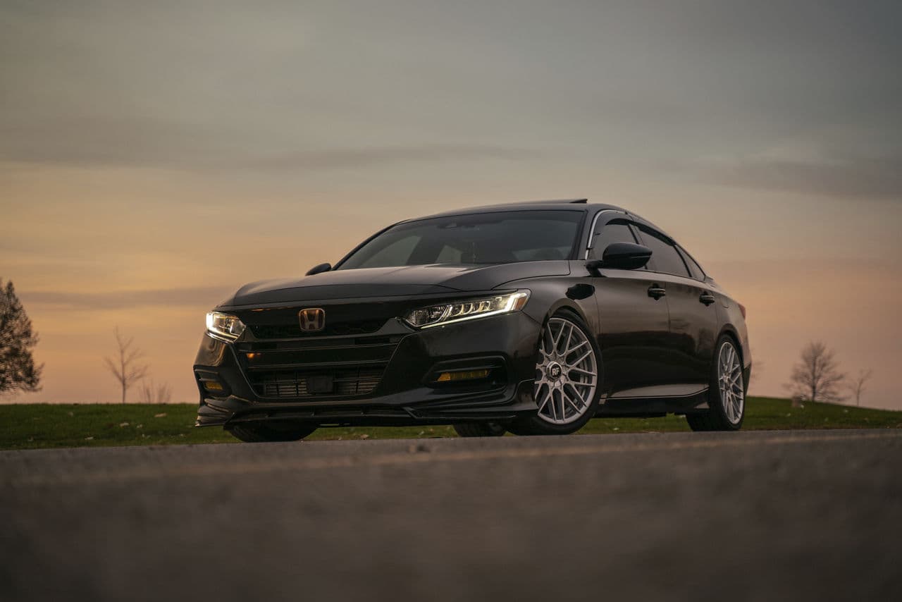 Front view of 2019 Honda Accord Sportback with wheels