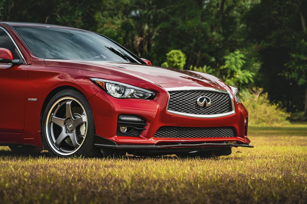 Side profile of 2019 Infiniti Q50S with vehicle wraps