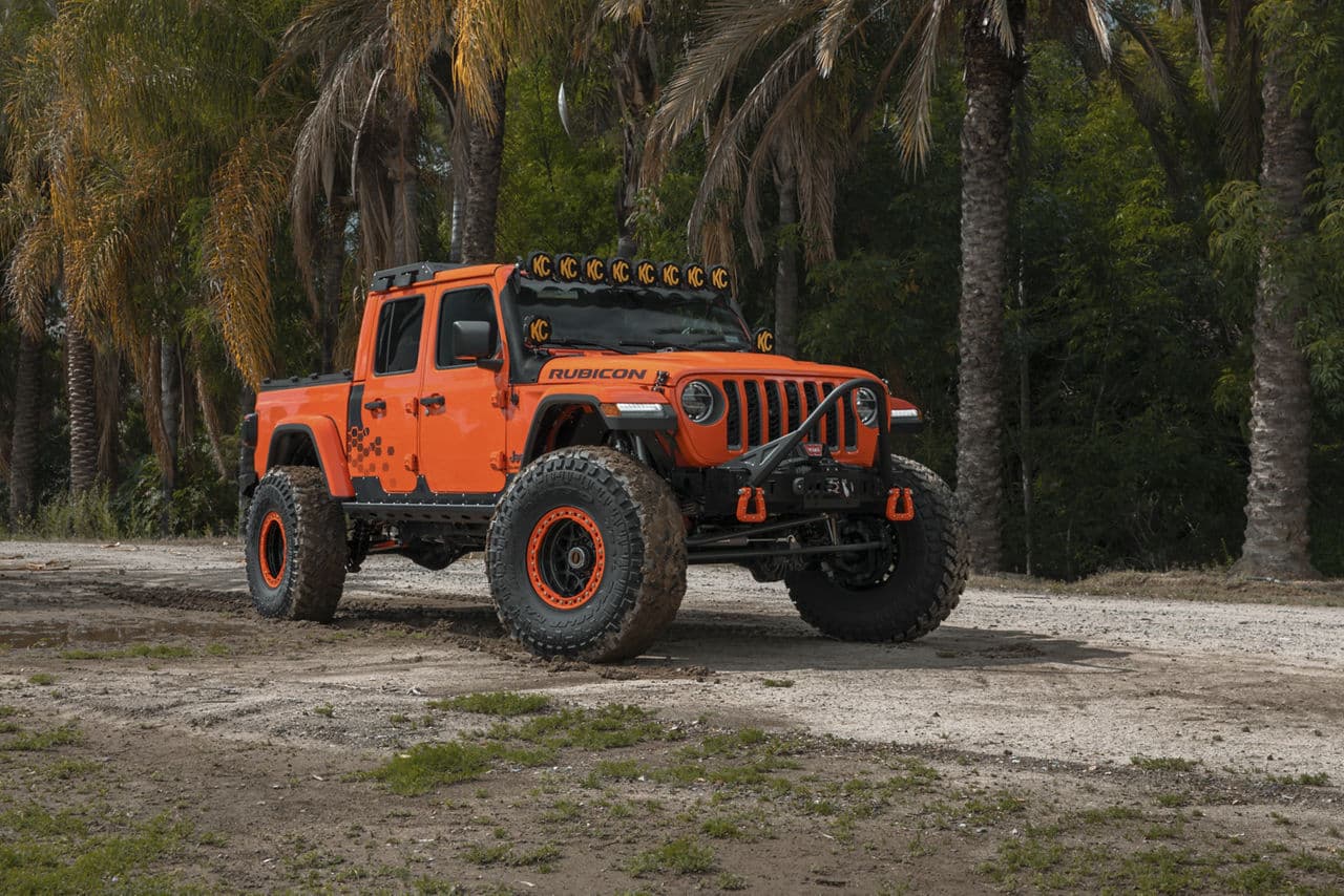 Front view of 2019 Jeep Gladiator with wheels