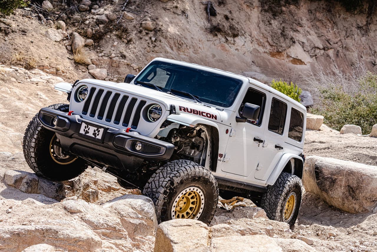 Front view of 2019 Jeep Wrangler with truck suv wheels