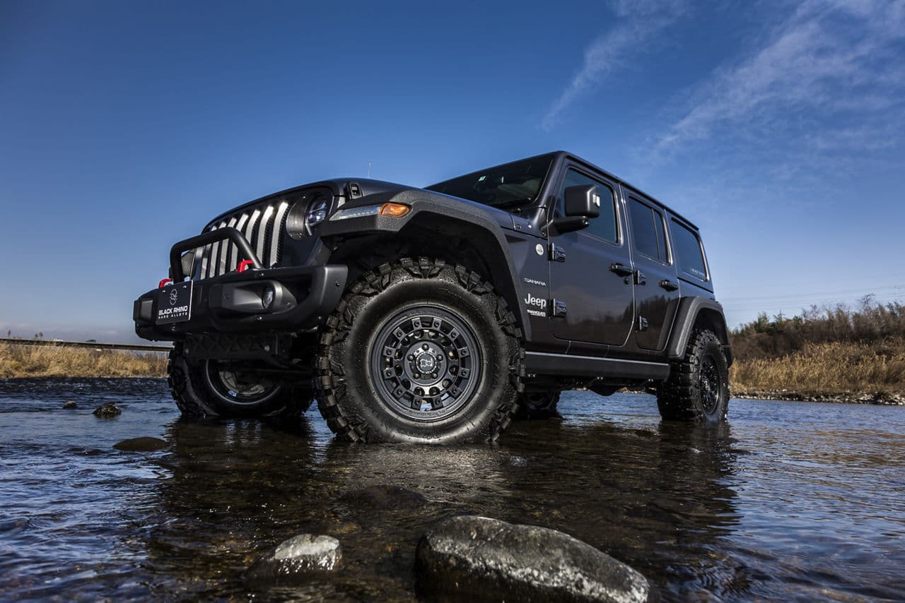 Front view of 2019 Jeep Wrangler with truck suv wheels