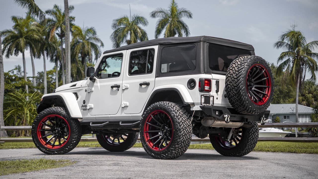 Front view of 2019 Jeep Wrangler Unlimited Sport with wheels