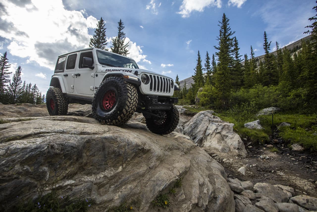 Front view of 2019 Jeep Wrangler with vehicle wraps