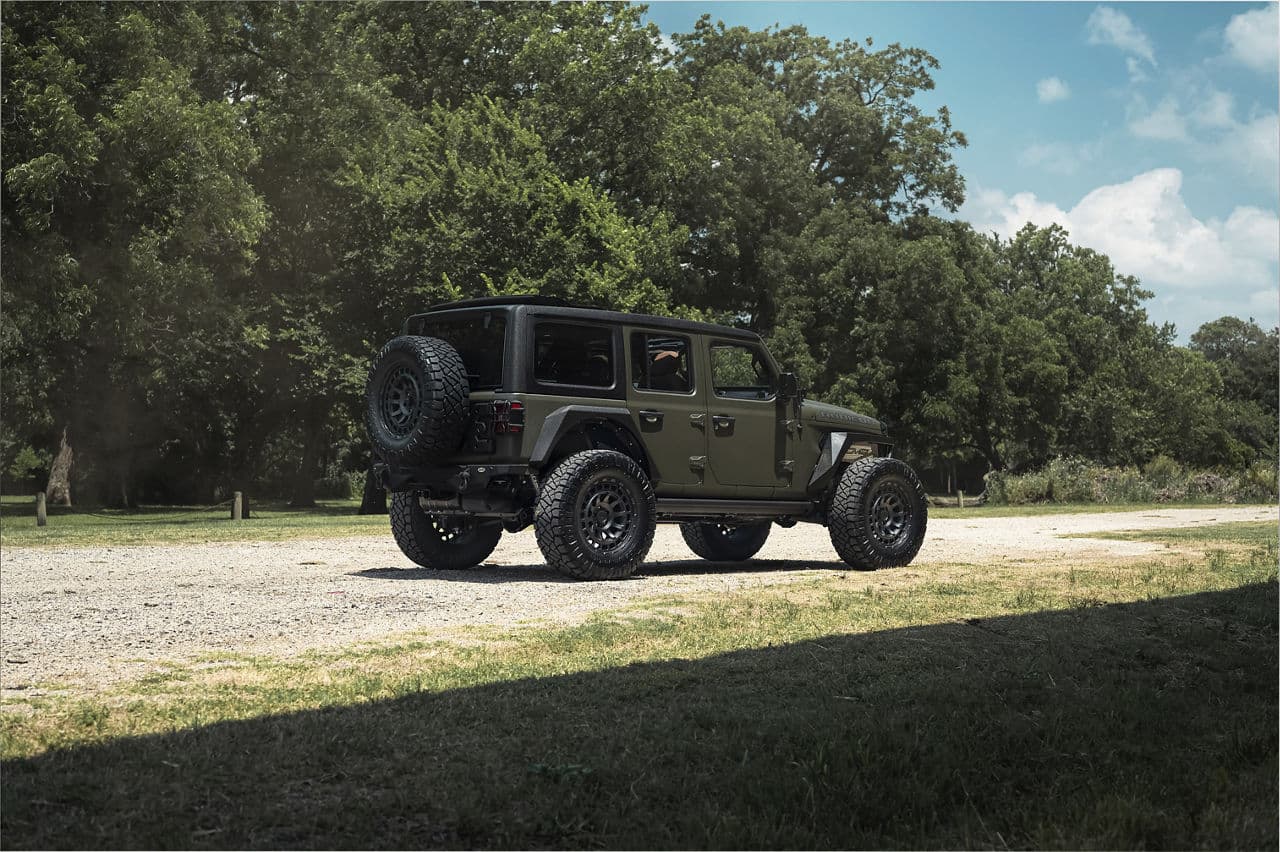 Front view of 2019 Jeep Wrangler with wheels
