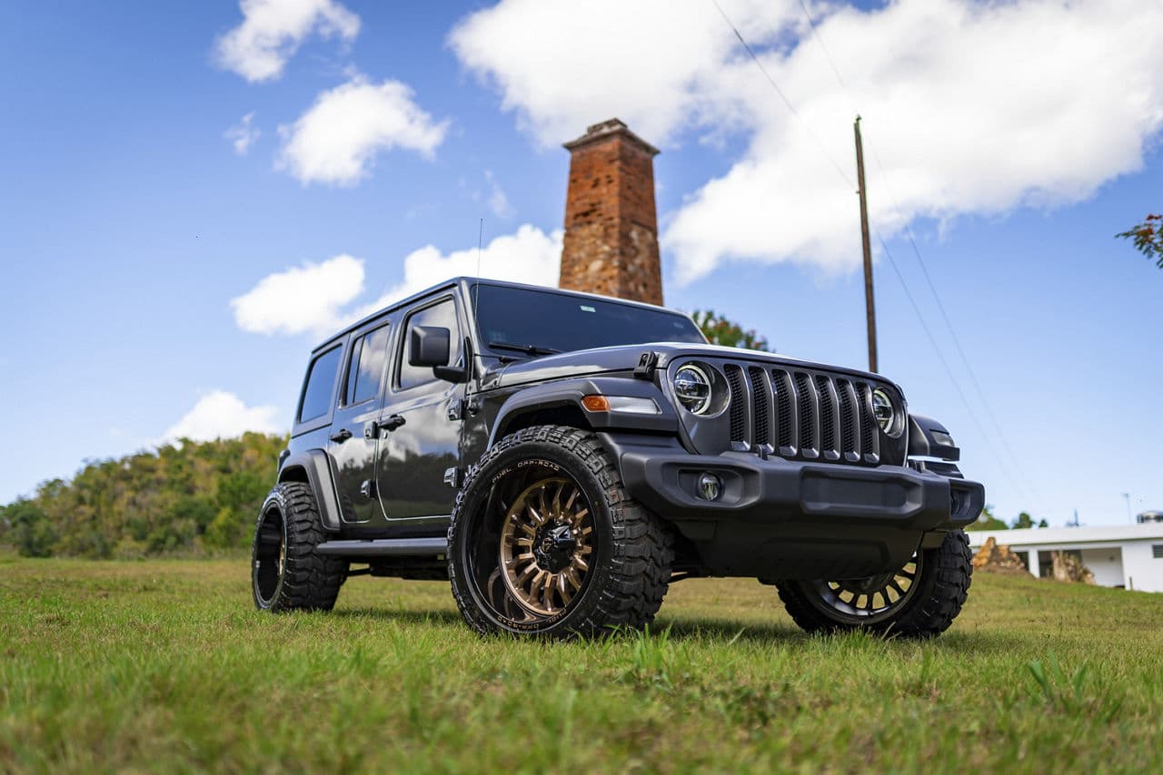 Front view of 2019 Jeep Wrangler with wheels