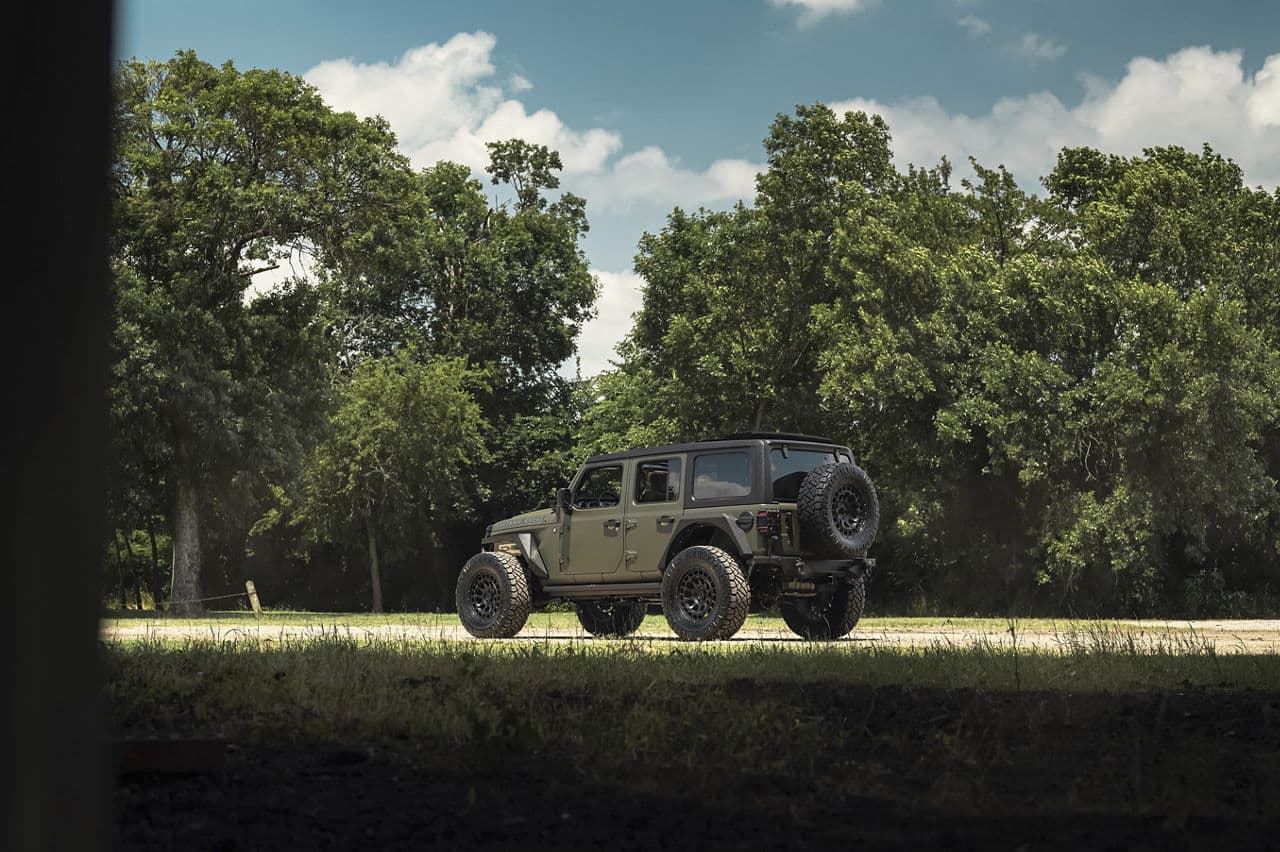Side profile of 2019 Jeep Wrangler with wheels