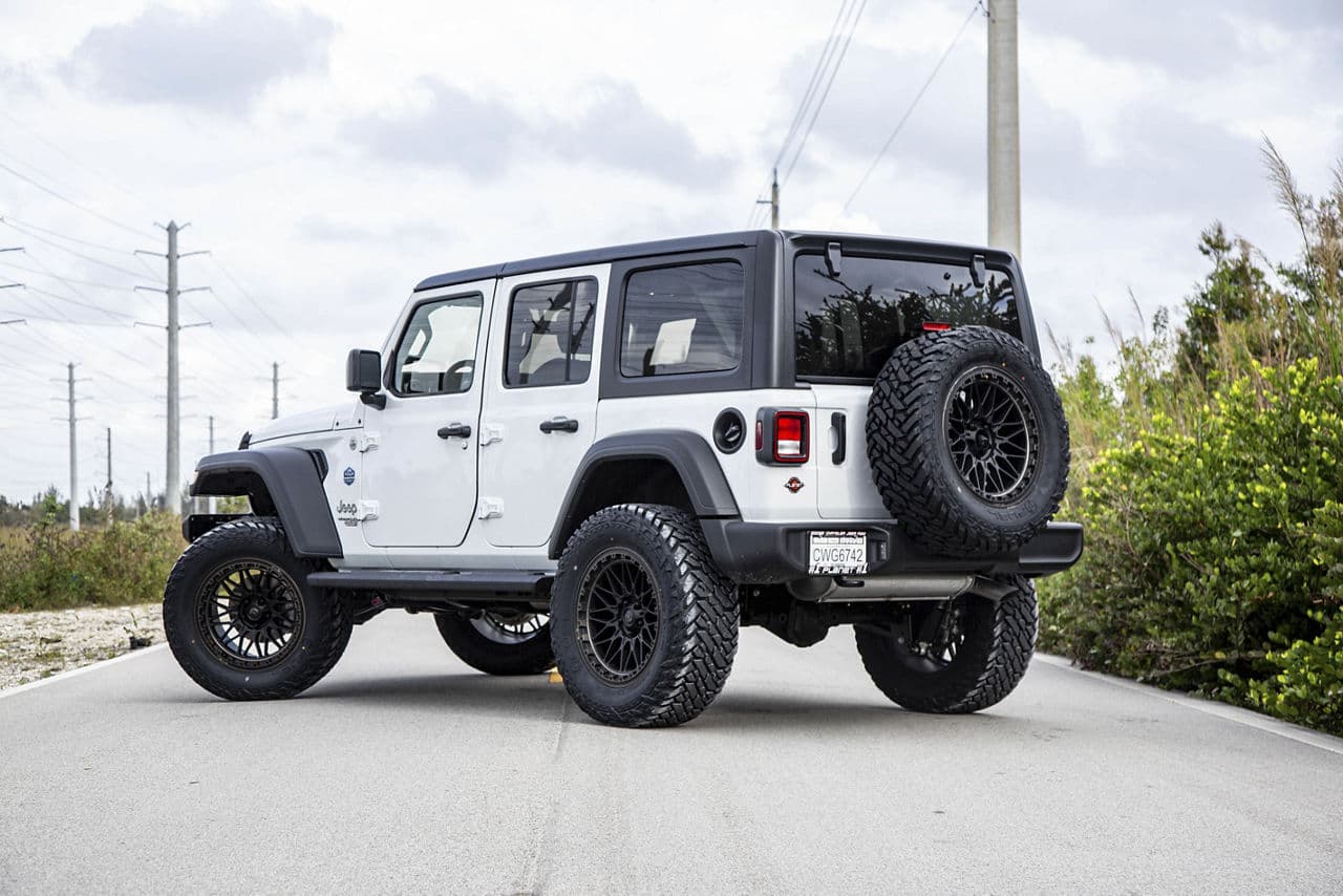 Side profile of 2019 Jeep Wrangler with wheels