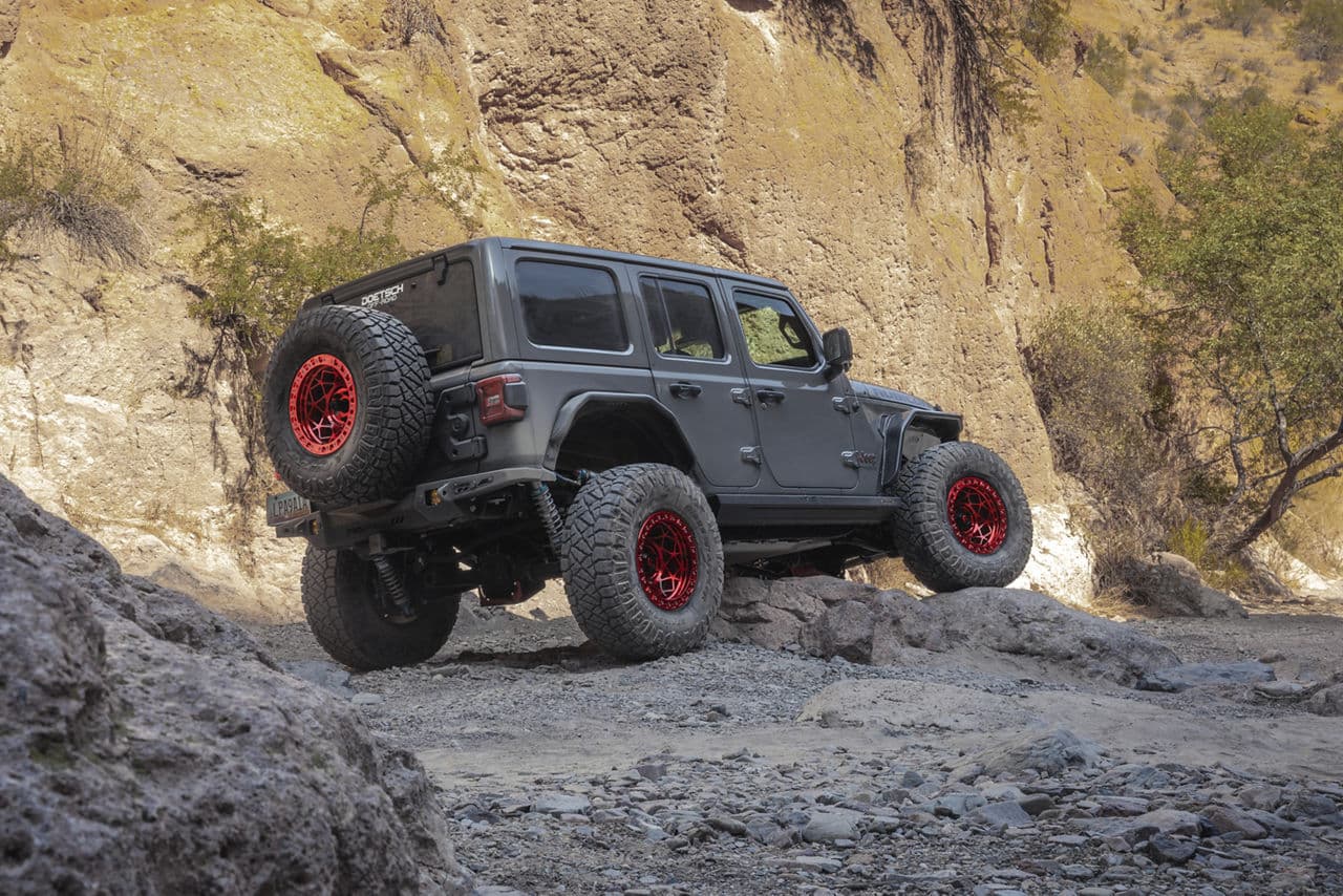 Front view of 2019 Jeep Wrangler with wheels