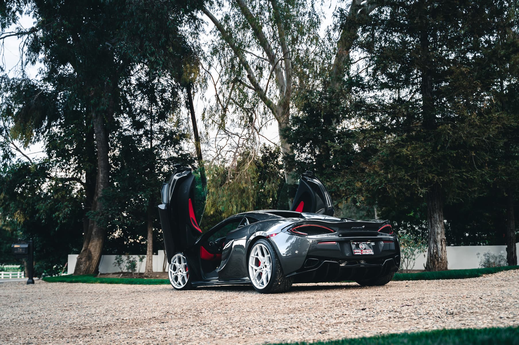 2019 McLaren 570S — wheels, interior