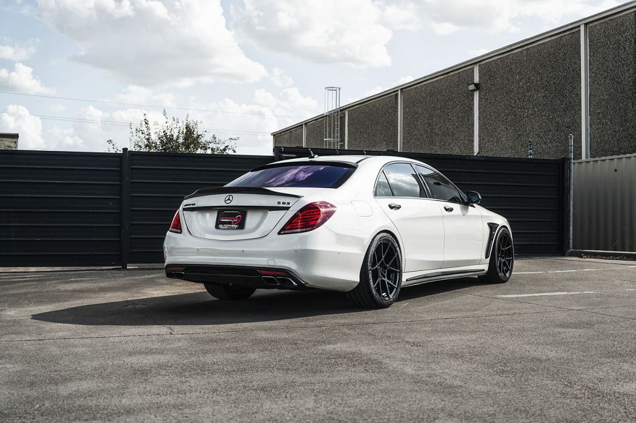 Side profile of 2019 Mercedes-Benz AMG S63 with wheels