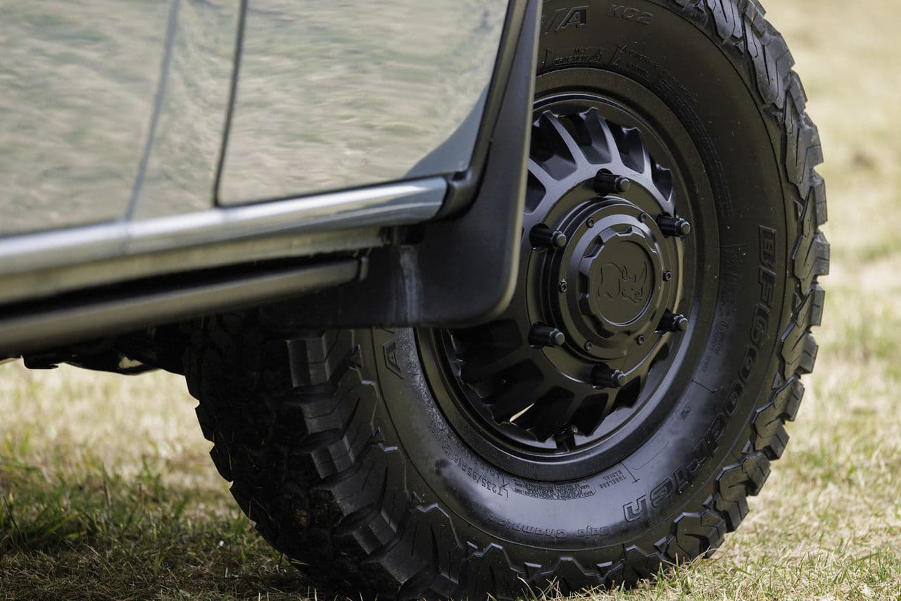 Detail view of 2019 Mercedes-Benz Sprinter with wheels