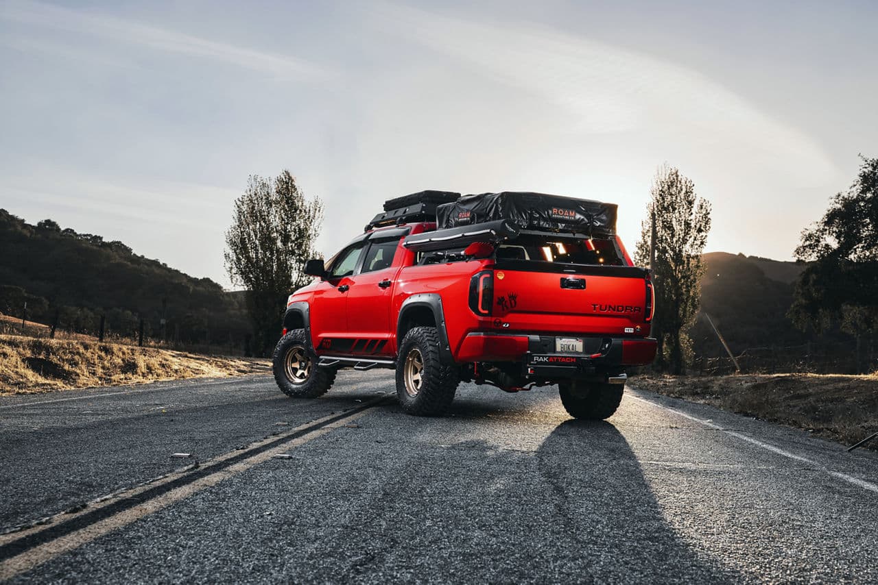 Side profile of 2019 Toyota Tundra with vehicle wraps