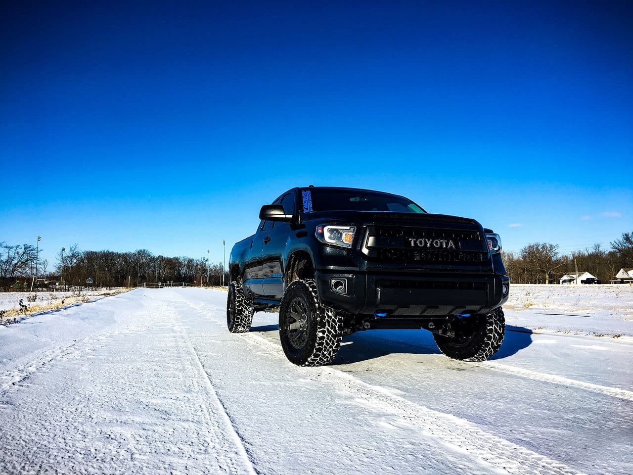 Side profile of 2019 Toyota Tundra with wheels