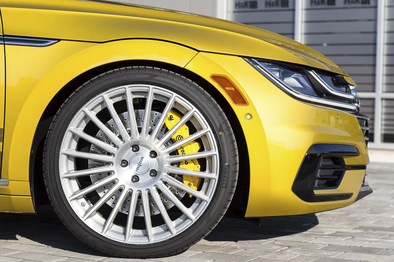 Front view of 2019 Volkswagen Arteon with wheels
