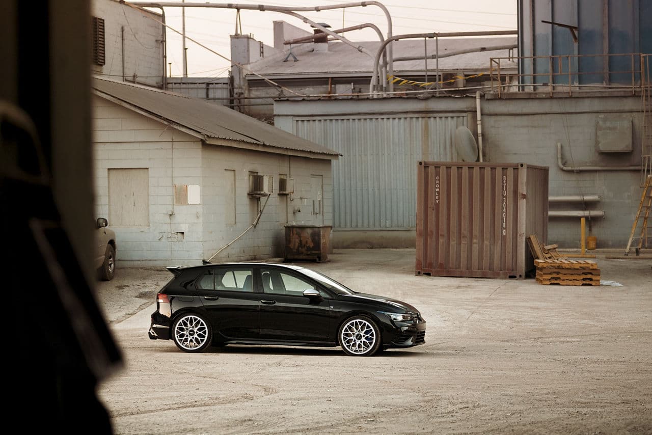 Front view of 2019 Volkswagen Golf R with wheels