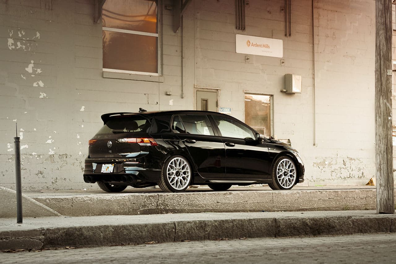Side profile of 2019 Volkswagen Golf R with wheels