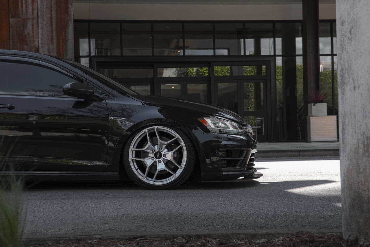 Side profile of 2019 Volkswagen Golf R with wheels