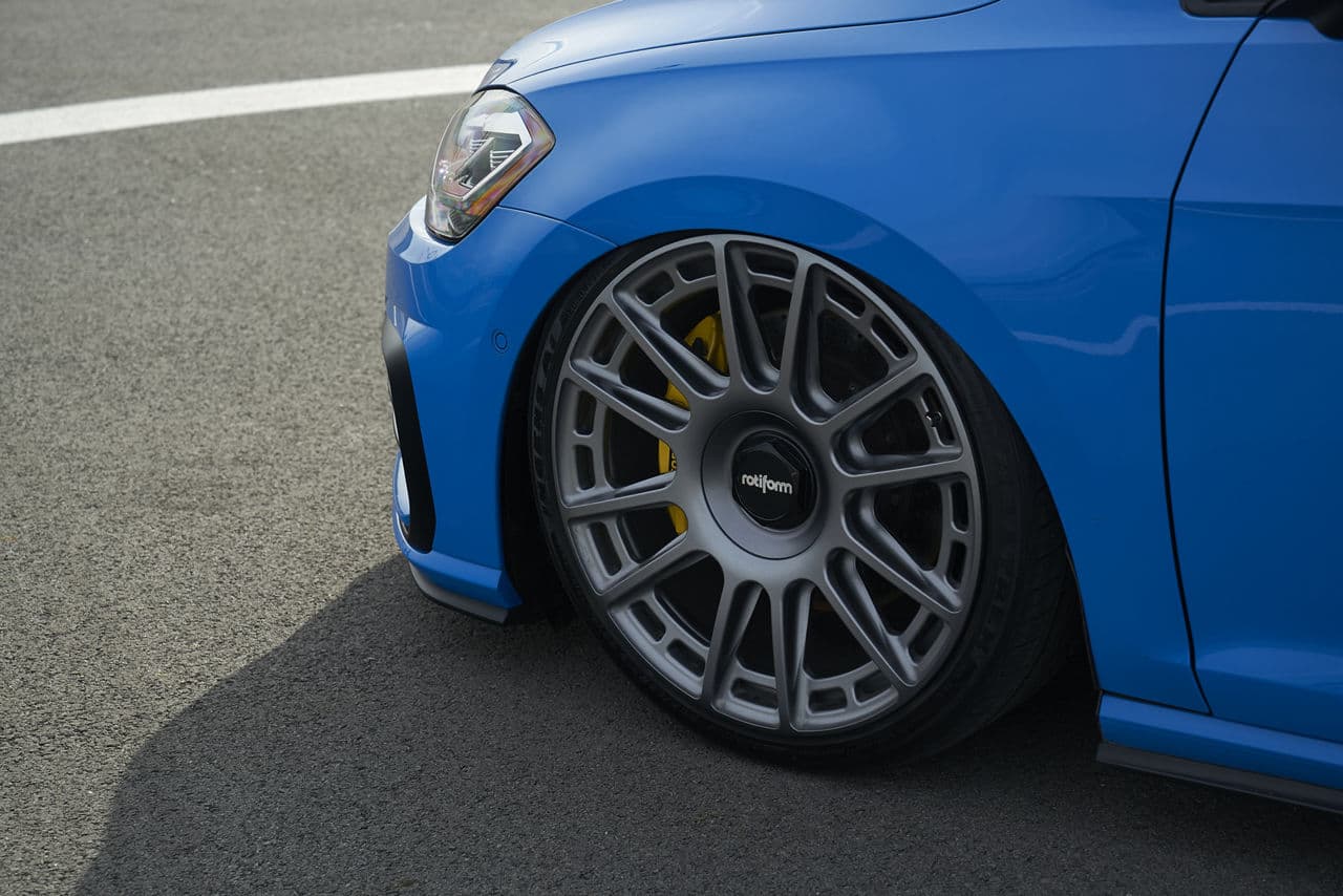 Rear view of 2019 Volkswagen Golf with wheels