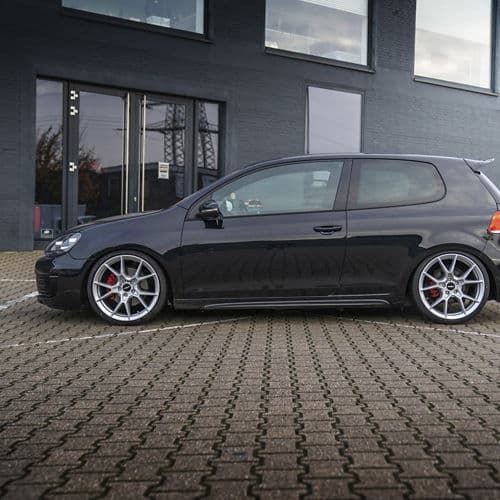 Detail view of 2019 Volkswagen Golf with wheels