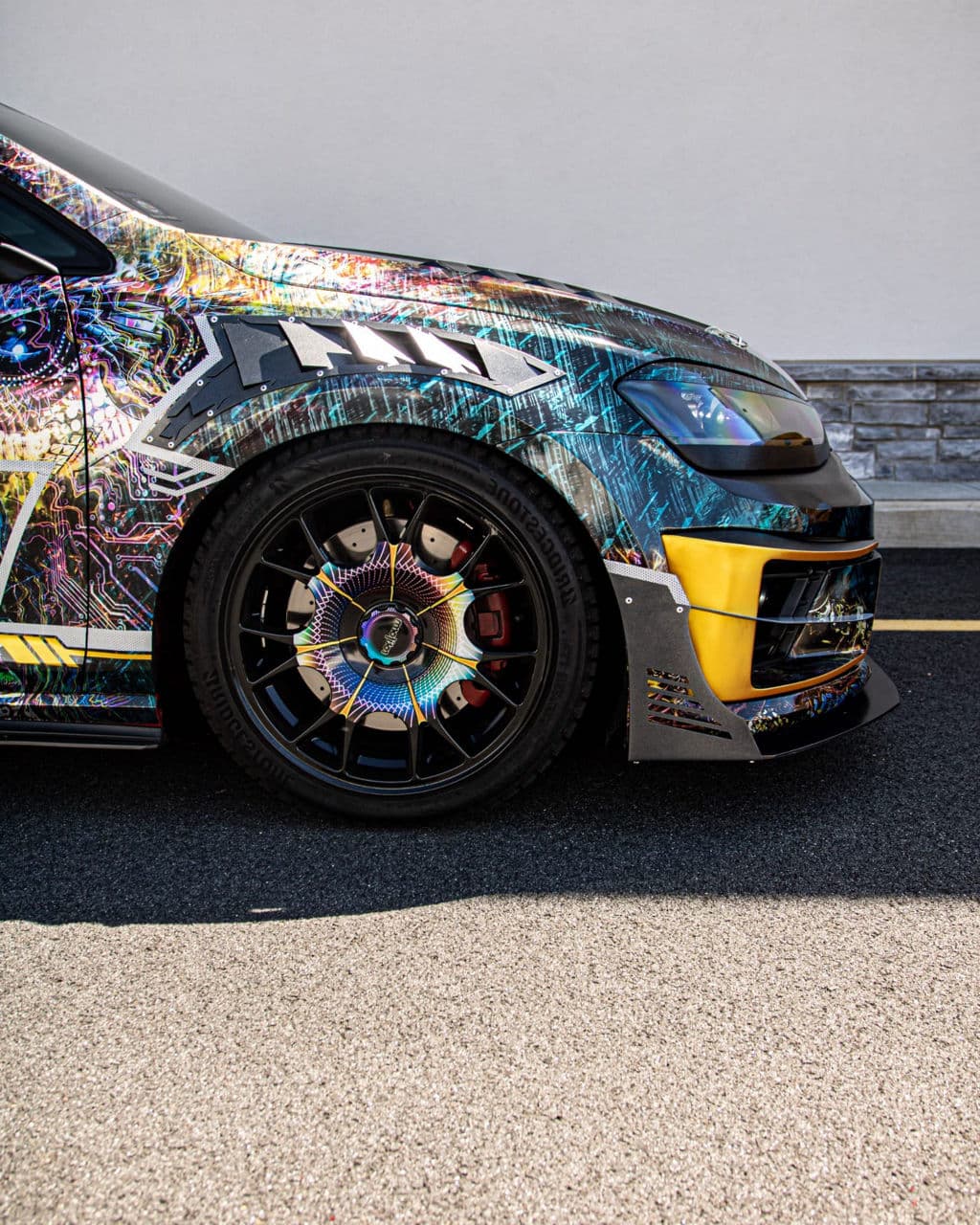 Detail view of 2019 Volkswagen Golf with wheels