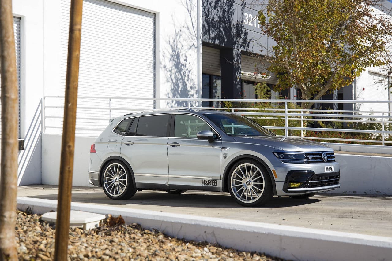 Detail view of 2019 Volkswagen Tiguan with wheels