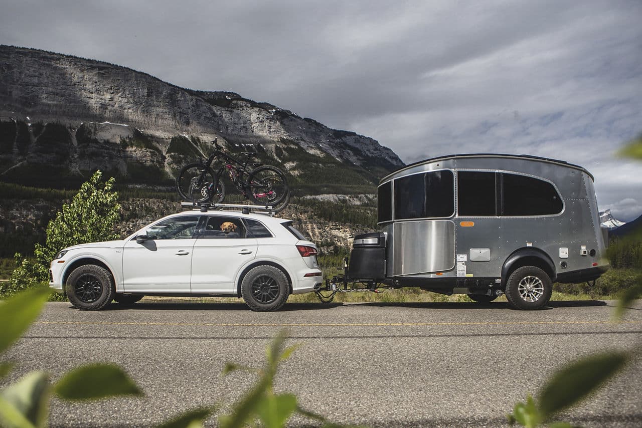 Side profile of 2020 Audi Q5 with wheels