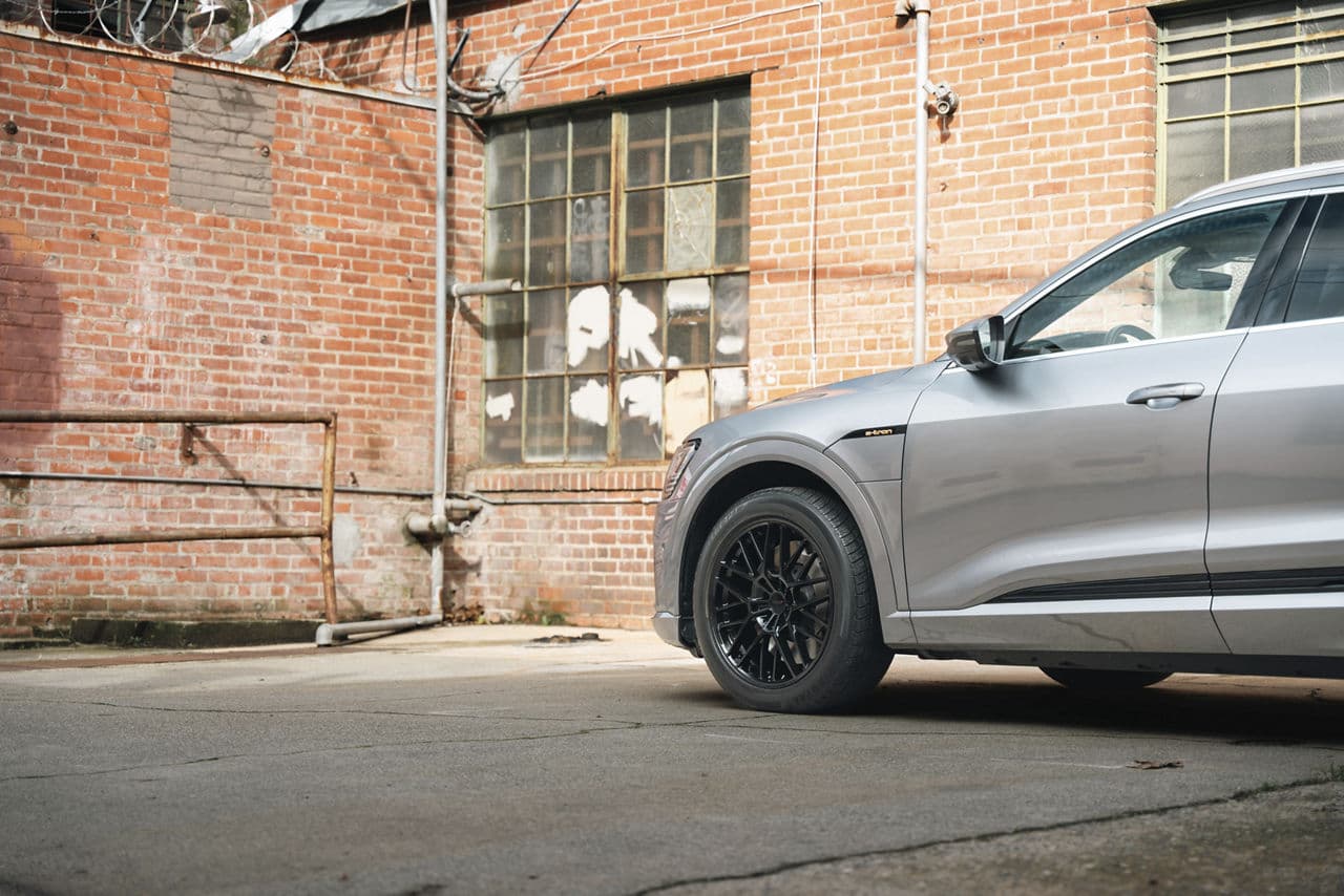 Side profile of 2020 Audi Q8 e-tron with wheels