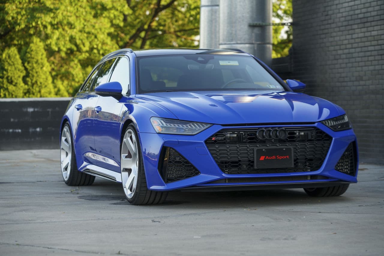 Detail view of 2020 Audi RS6 with wheels