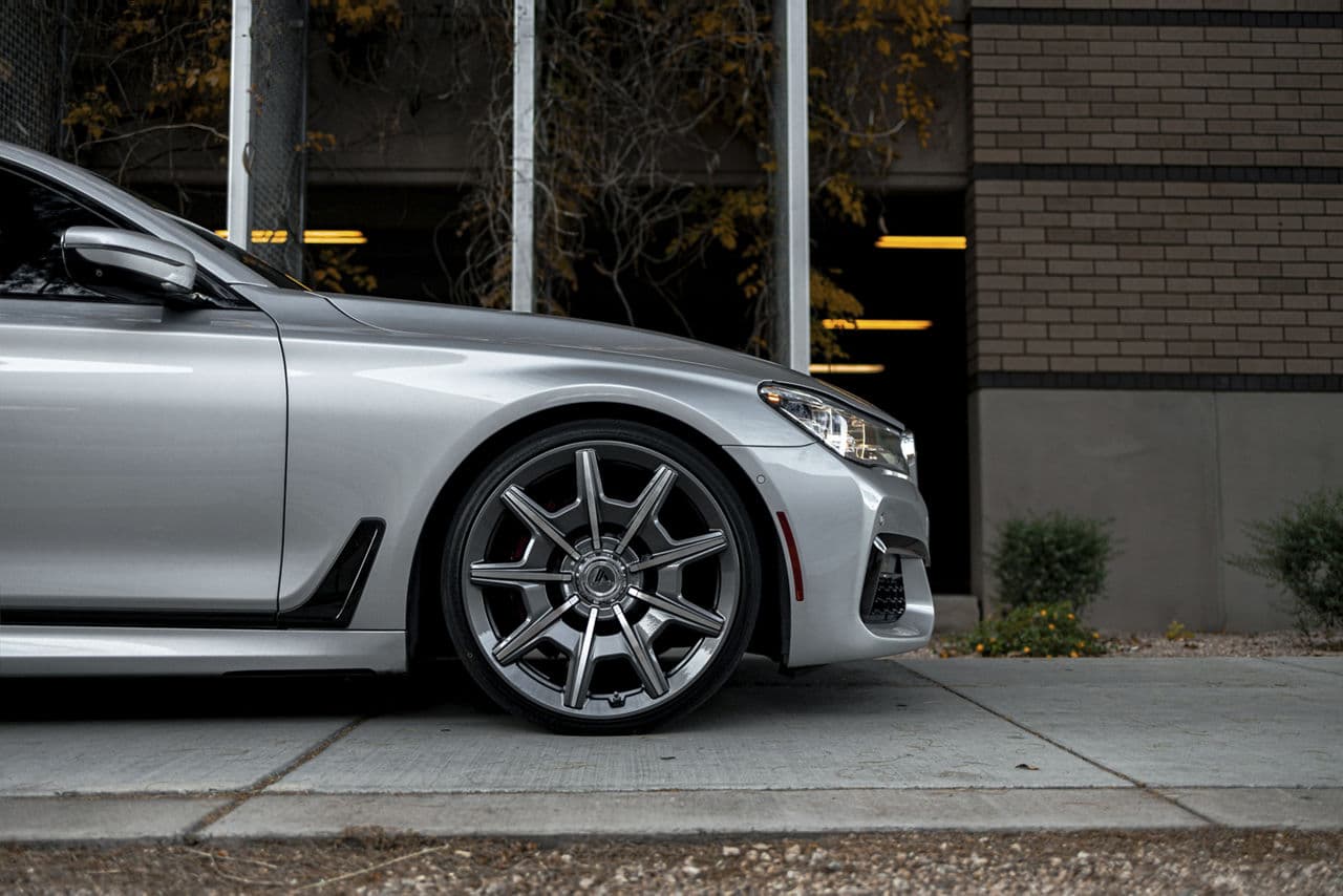 Detail view of 2020 BMW 7 Series with wheels