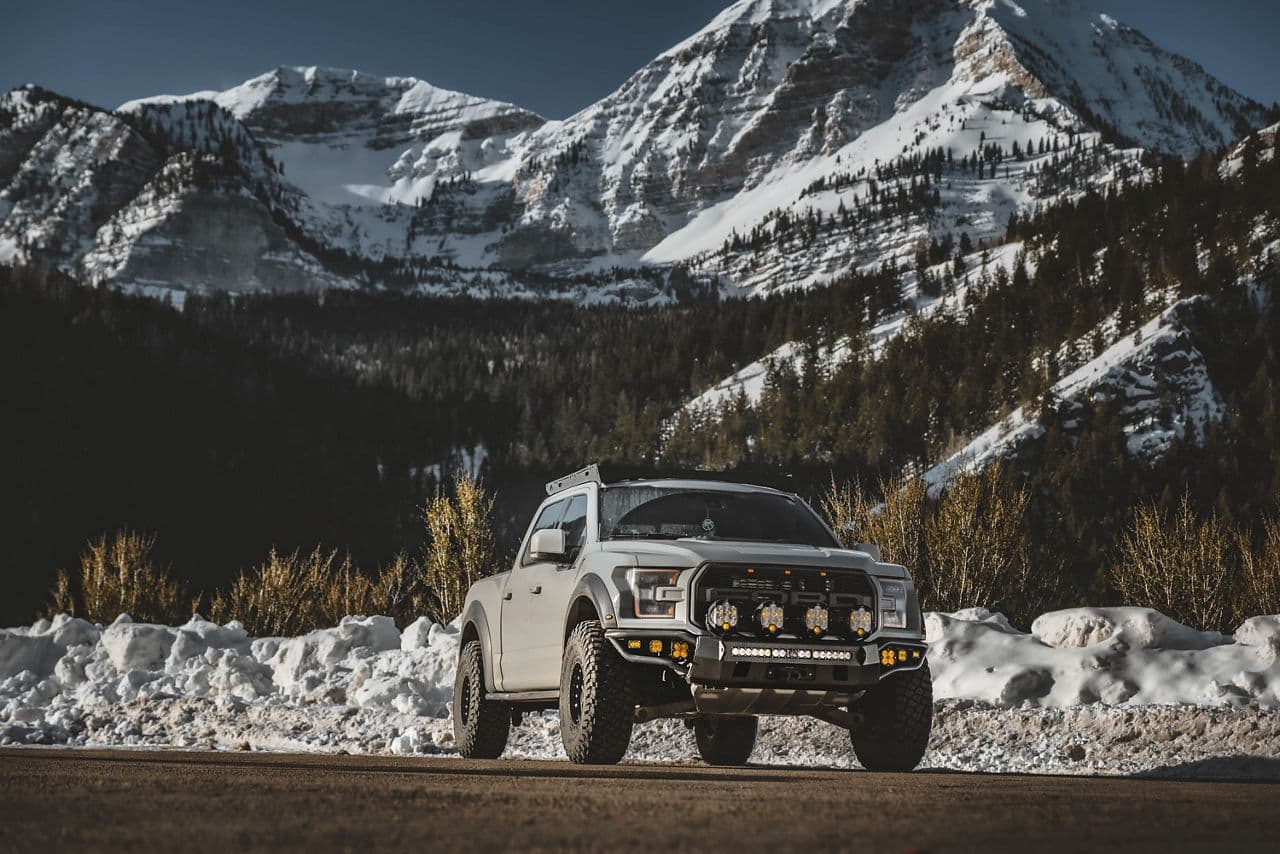Side profile of 2020 Ford F150 Raptor with wheels