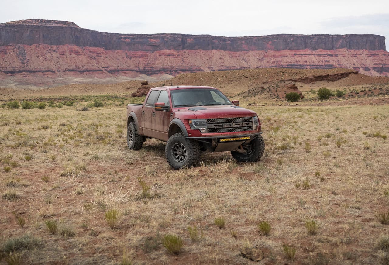 Side profile of 2020 Ford F150 Raptor with wheels