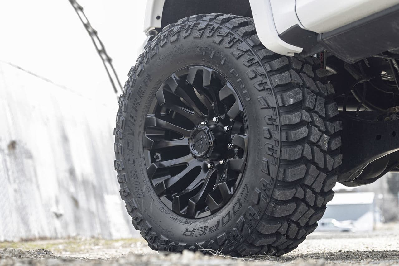 Rear view of 2020 Ford F250 with wheels