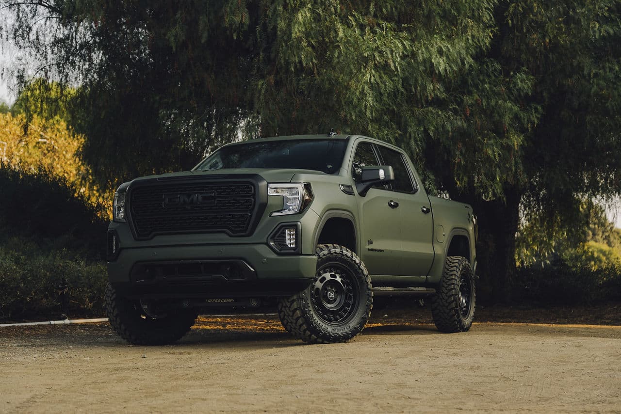 Detail view of 2020 GMC Sierra Denali with wheels