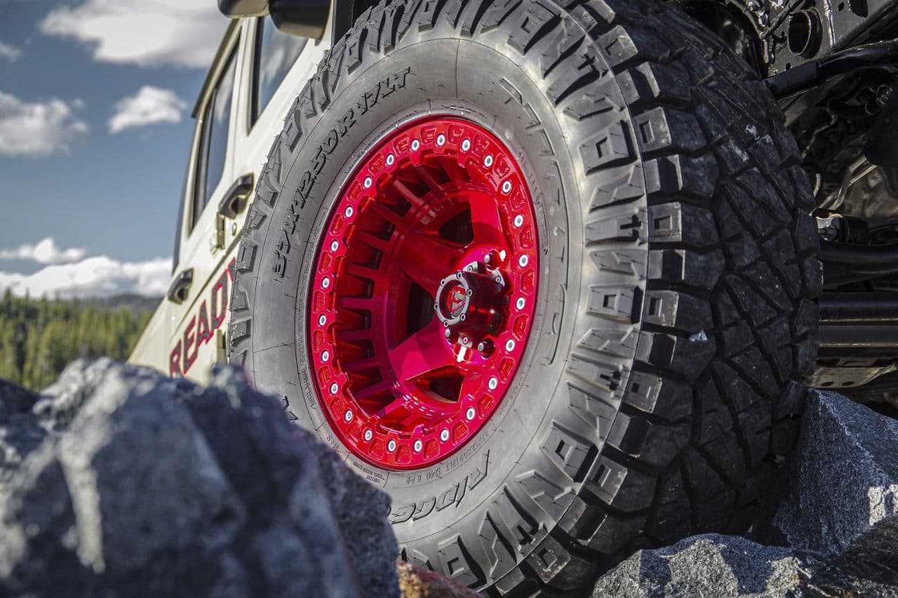 Detail view of 2020 Jeep Gladiator Rubicon with vehicle wraps