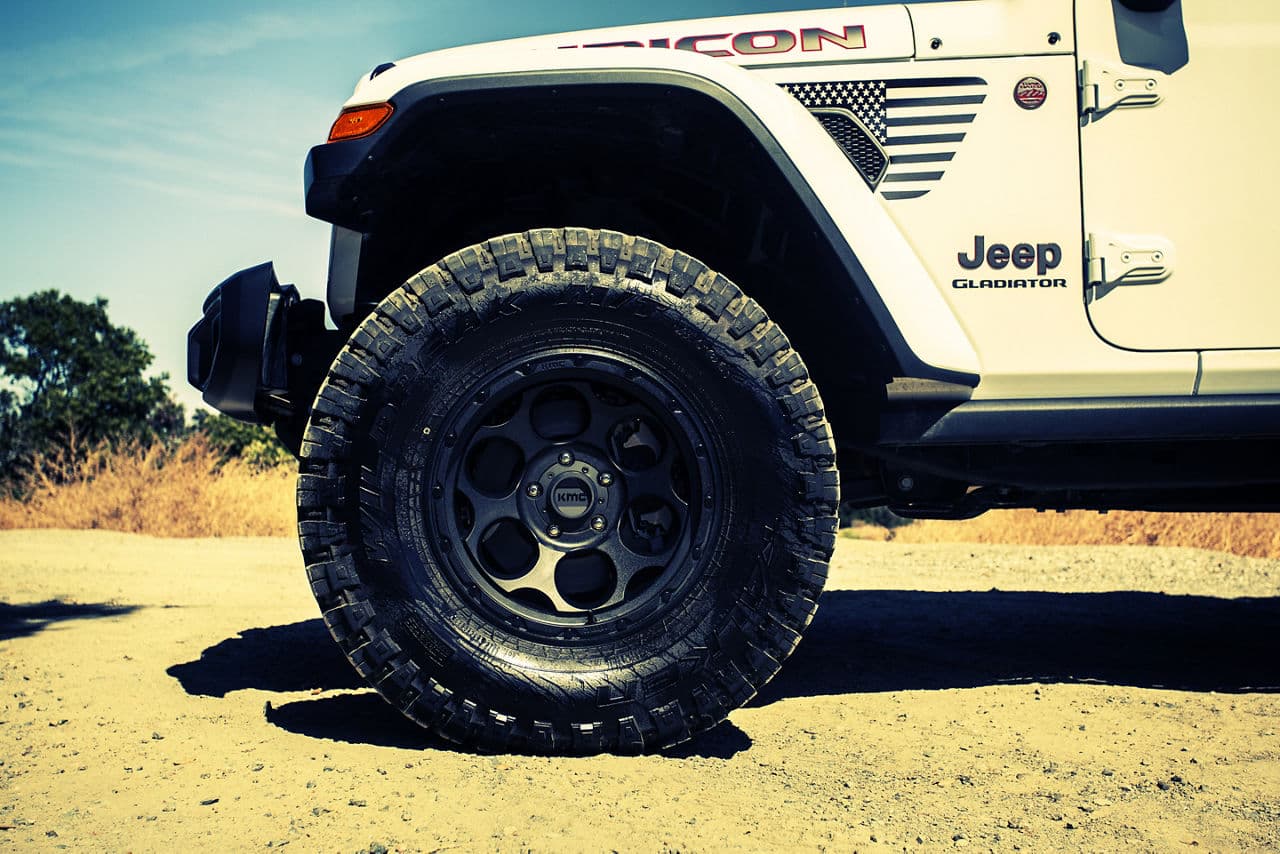 Side profile of 2020 Jeep Gladiator Rubicon with wheels