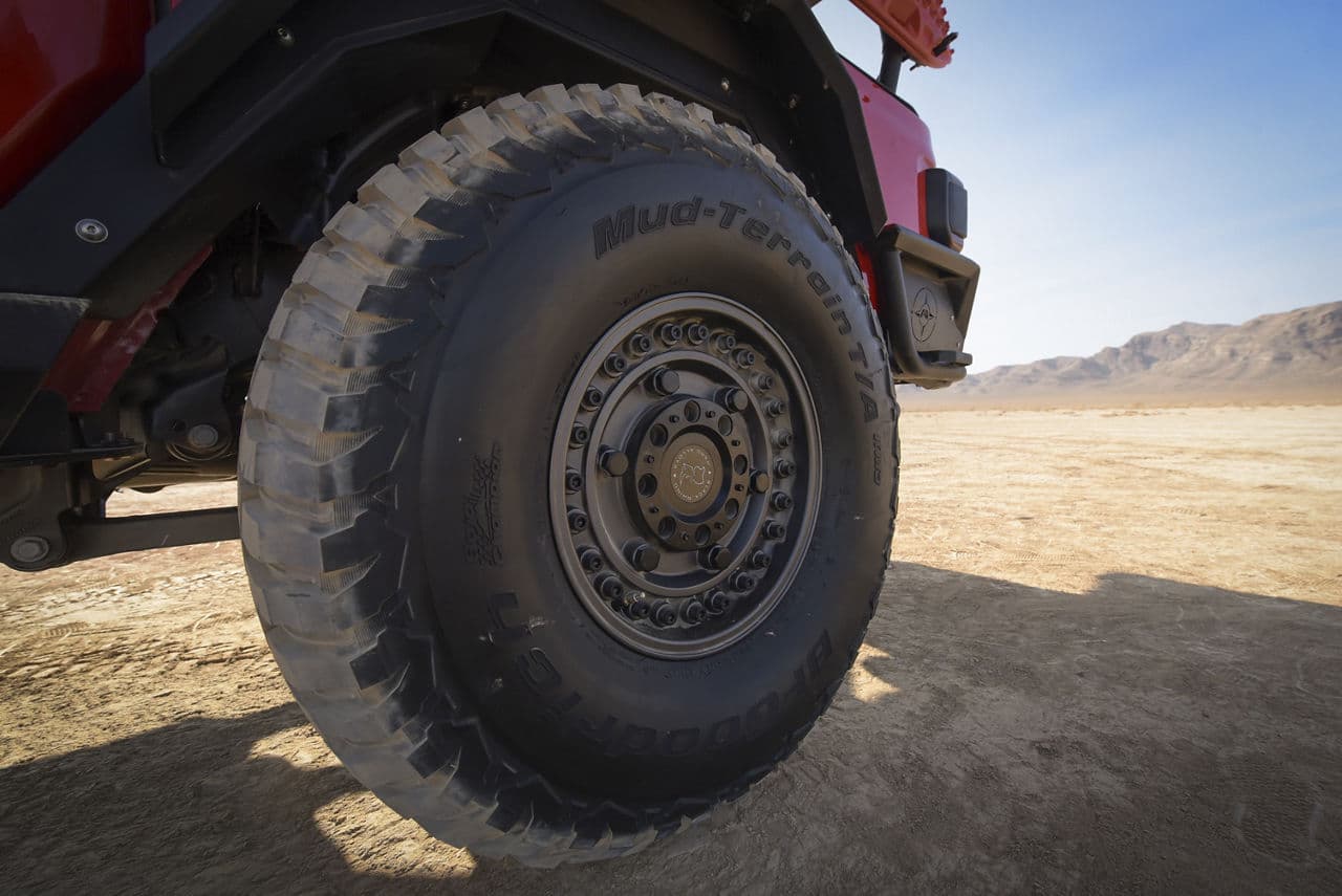 Side profile of 2020 Jeep Gladiator Rubicon with wheels