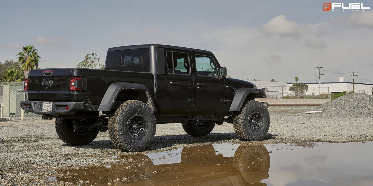 Side profile of 2020 Jeep Gladiator Sport with wheels