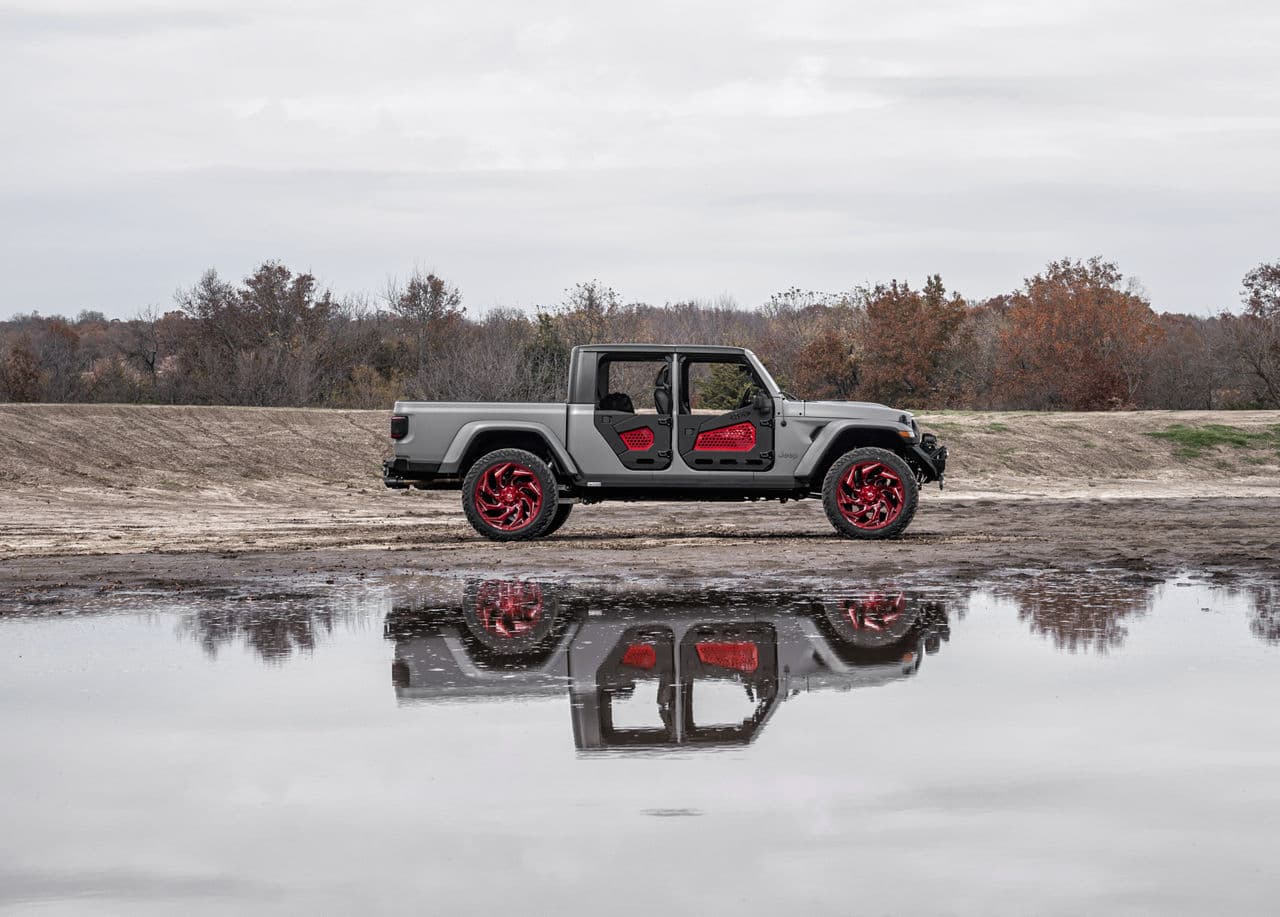 Side profile of 2020 Jeep Gladiator with truck suv wheels