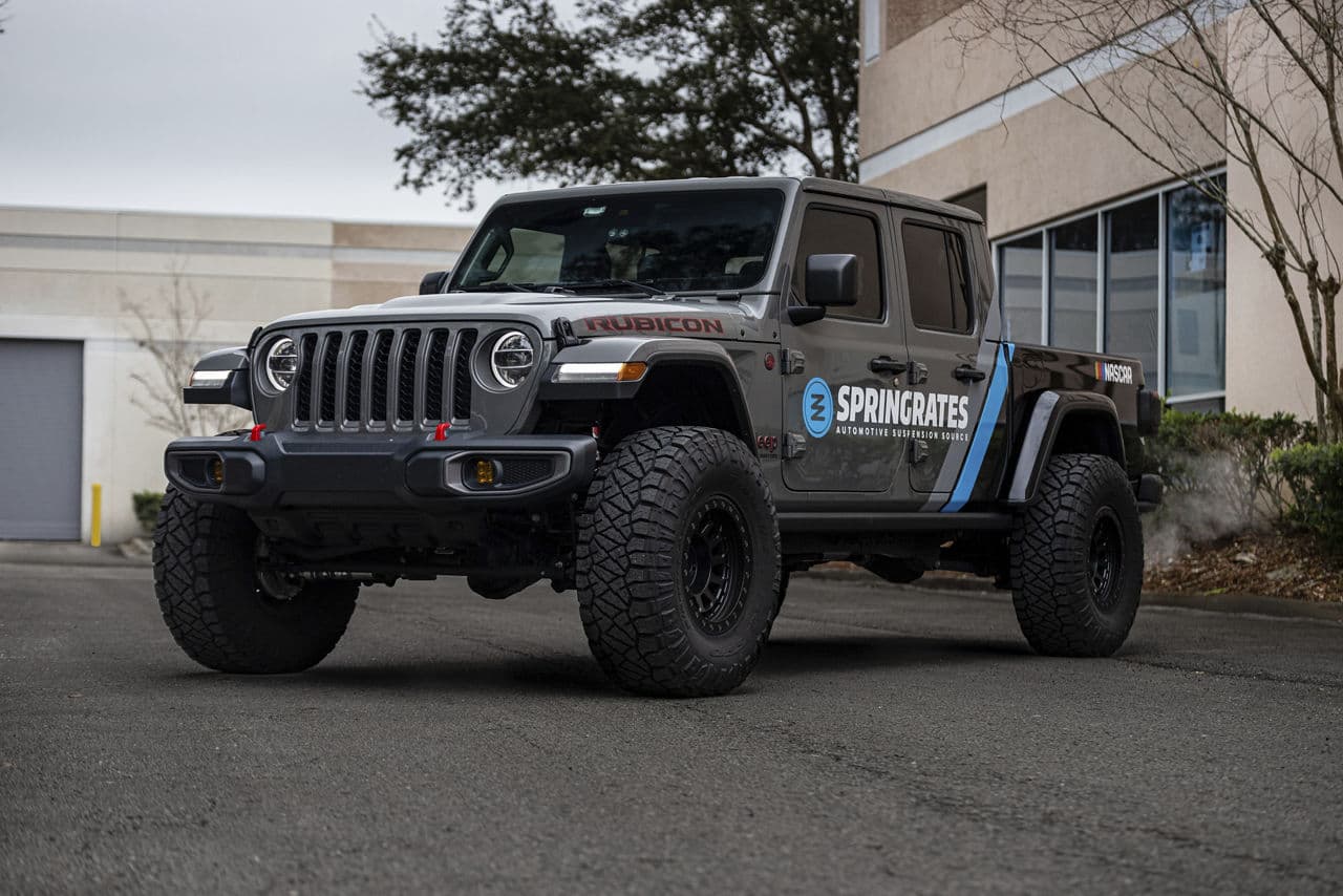 Side profile of 2020 Jeep Gladiator with truck suv wheels