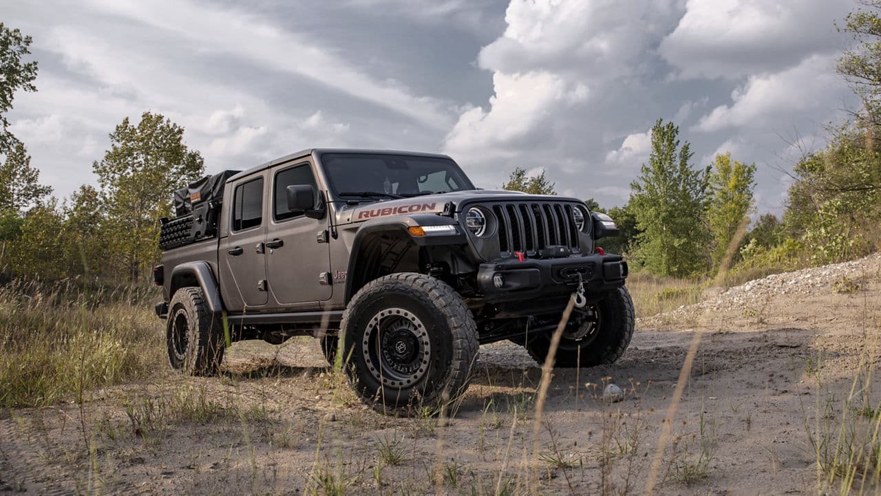 Front view of 2020 Jeep Gladiator with wheels