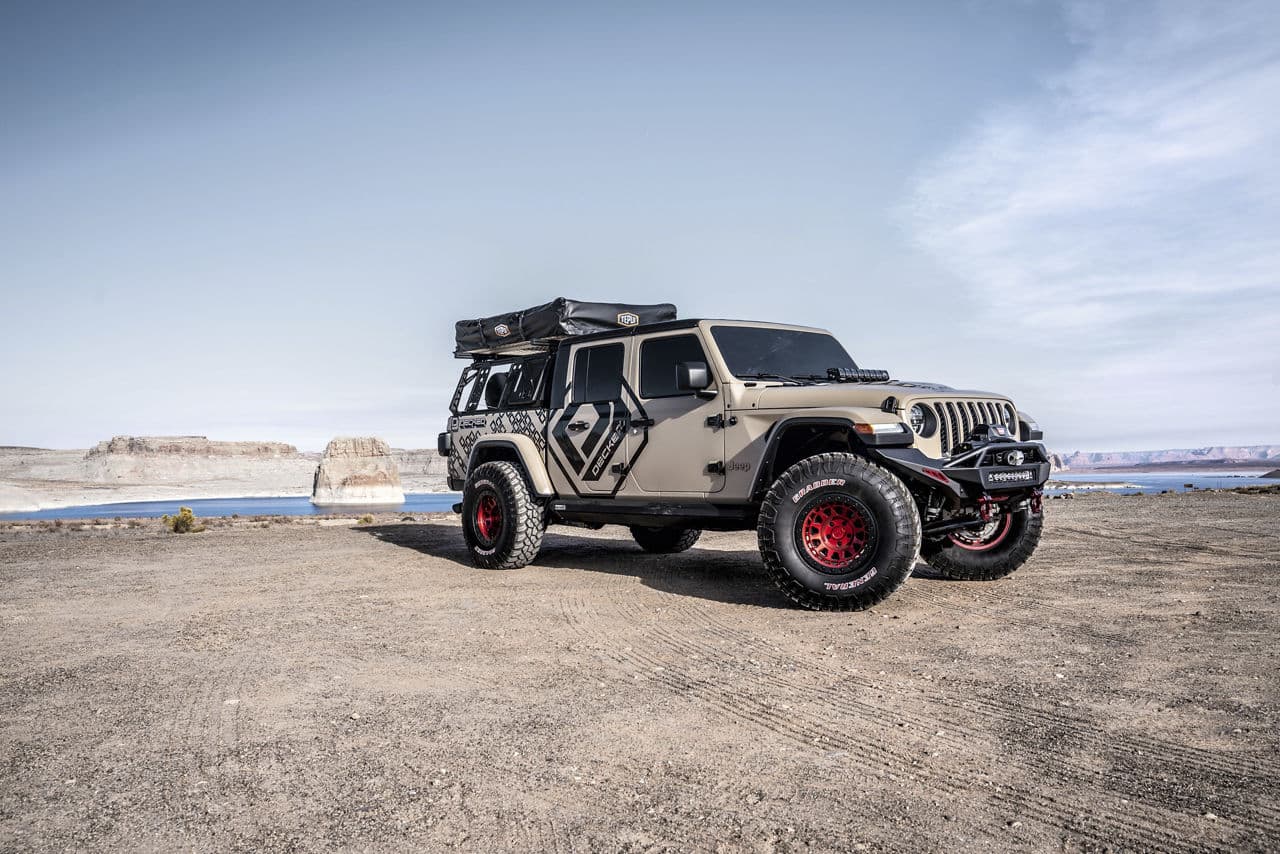 Side profile of 2020 Jeep Gladiator with wheels