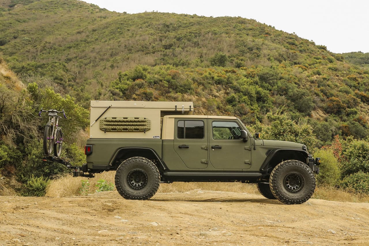 Detail view of 2020 Jeep Gladiator with wheels