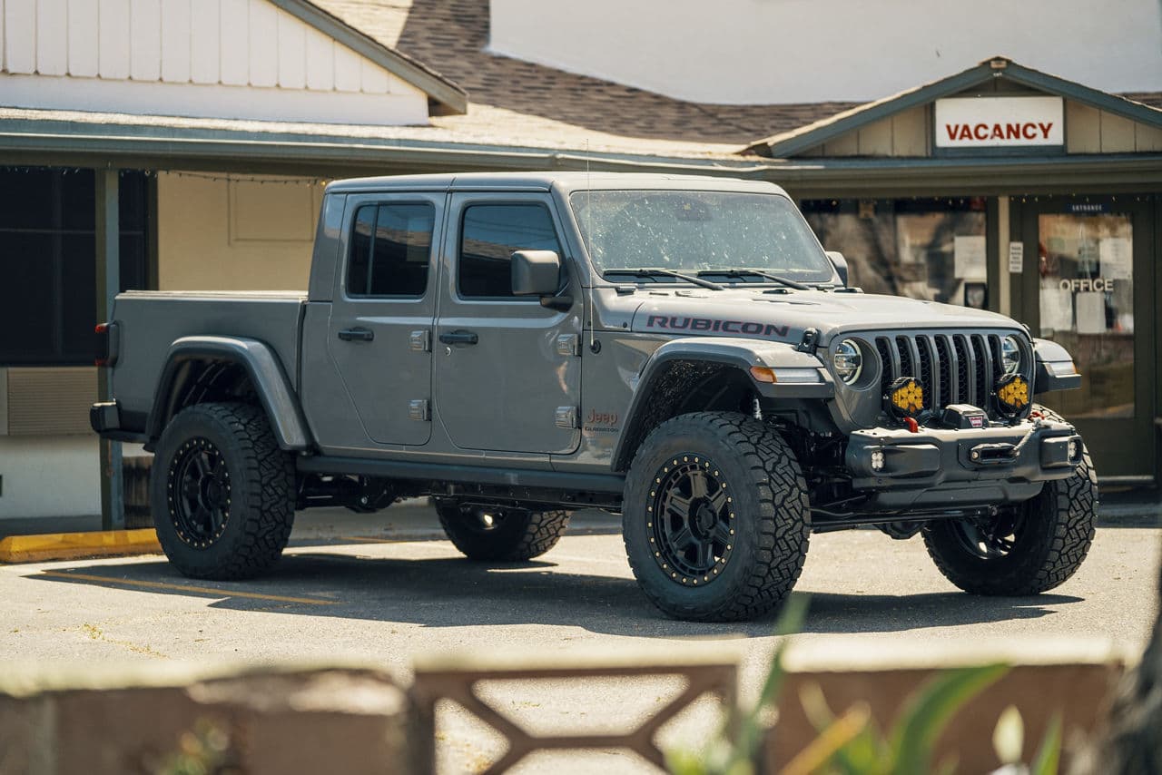 Detail view of 2020 Jeep Gladiator with wheels