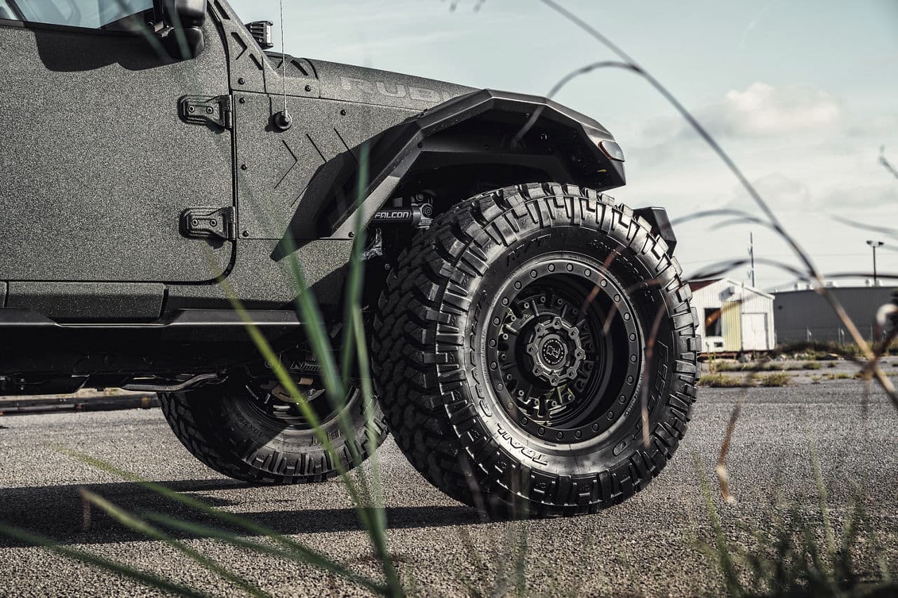 Detail view of 2020 Jeep Gladiator with wheels