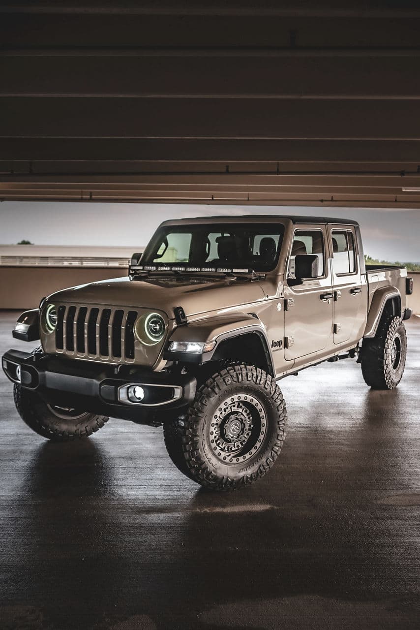 Front view of 2020 Jeep Gladiator with wheels