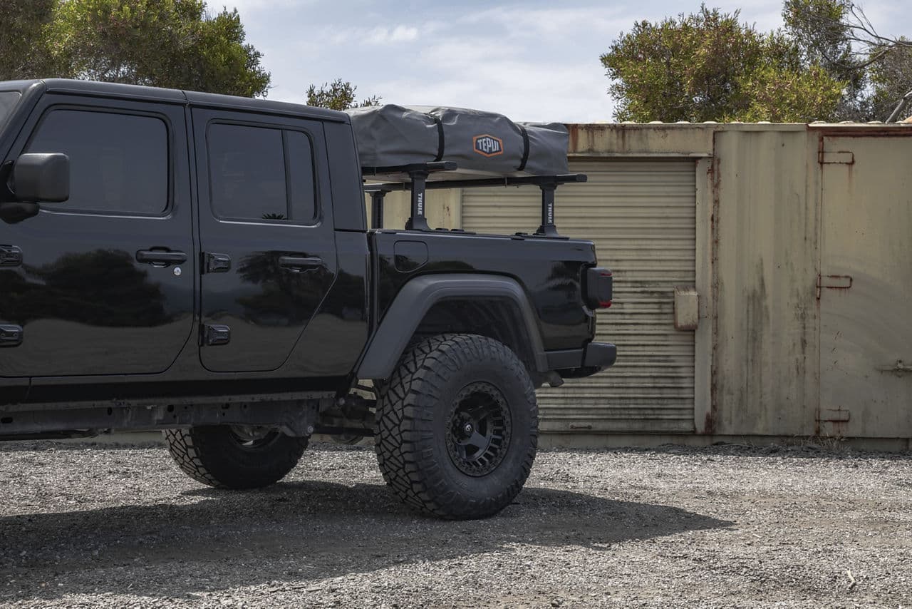 Side profile of 2020 Jeep Gladiator with wheels