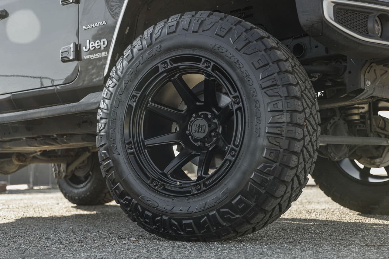 Side profile of 2020 Jeep Wrangler Sahara with wheels