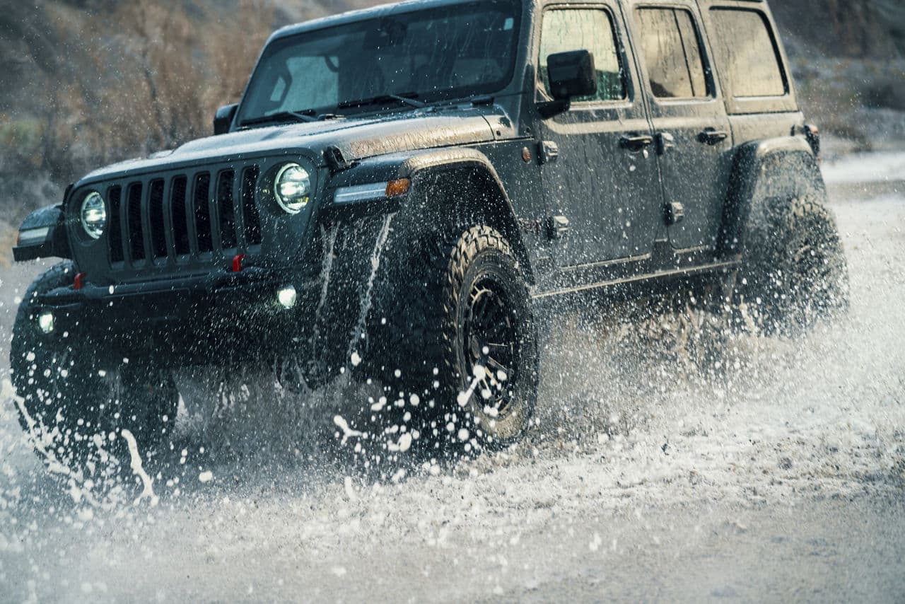 Side profile of 2020 Jeep Wrangler with wheels